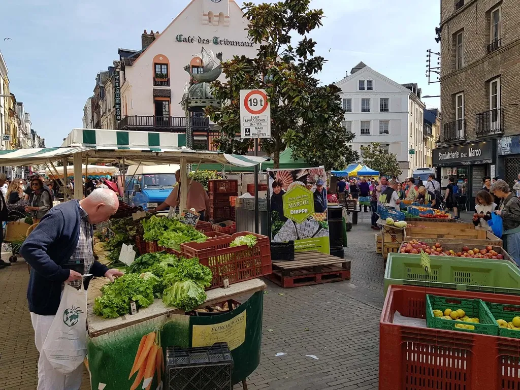 Marché de Dieppe étals