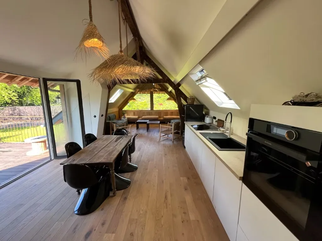 Terrasse suspendue bois vue vallée Omonville