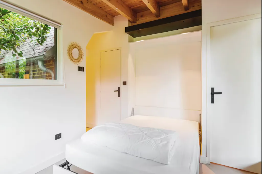 Coin salon détente lecture vue jardin